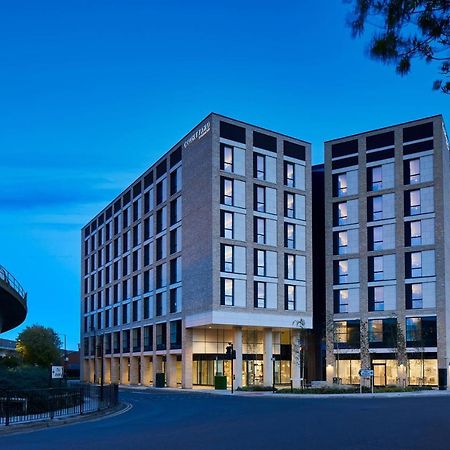 Courtyard By Marriott London City Airport Hotel Exterior photo